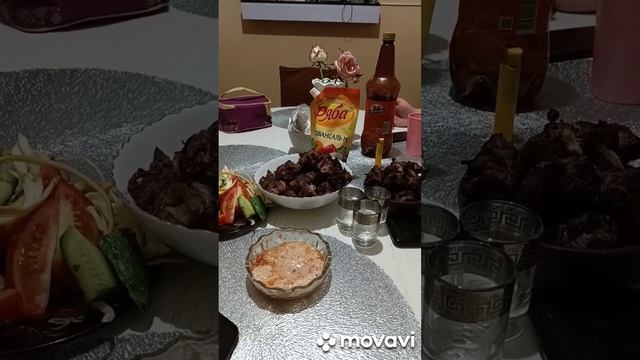 ОТДЫХАЕМ, ШАШЛЫК, ПЛОВ, ПРИЕХАЛИ ДЕТИ /НАТЯГИВАЕМ ВЕРЕВКИ ДЛЯ ВИНОГРАДА /МЫШИ ОТАКУЮТ смотреть онлайн
