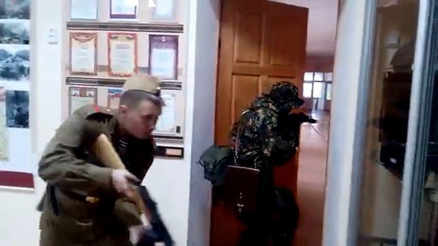 Прайс открывает дверь смотреть онлайн