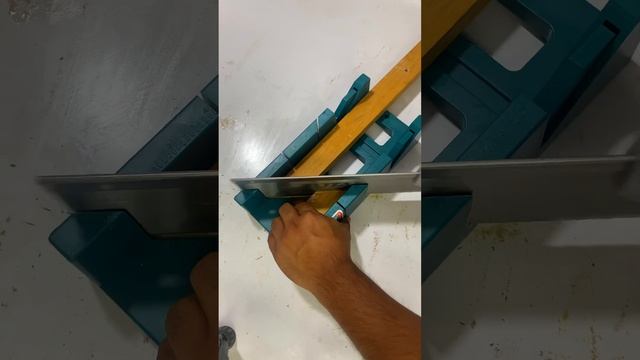 Serruchó + caja de inglete Total смотреть онлайн