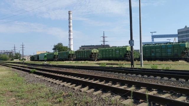 ТЭМ2У с вагонами хопперами смотреть онлайн