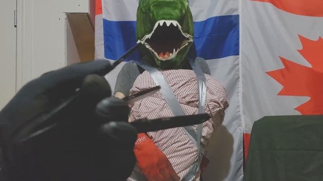 Meet KnifeGuy123 and watch him fail showing Ka-Bar Throwing Knives... смотреть онлайн