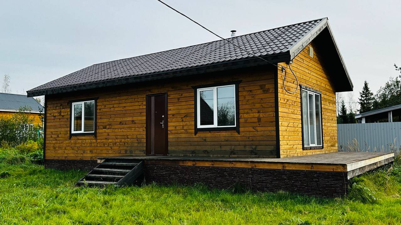 Новый дом с печкой, 3 комнаты, лес, вода, уч 9 соток, в 40 км от СПб. В продаже ! смотреть онлайн