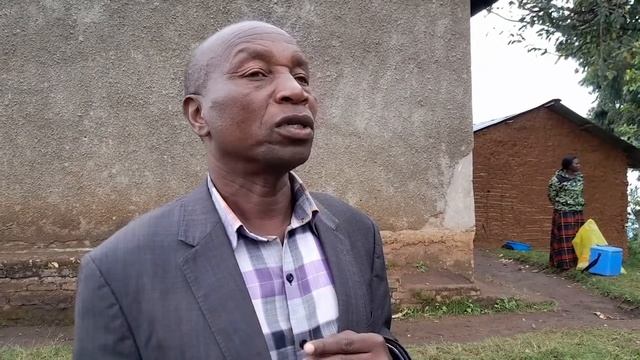 16 YEAR OLD CHILD GIVES BIRTH IN CLASS WHILE DOING HER FINAL EXAMS ( PLE) IN UGANDA смотреть онлайн