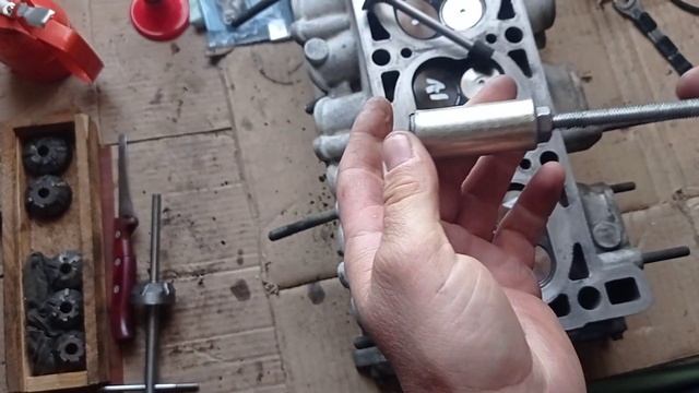 приспособление для притирки клапанов.