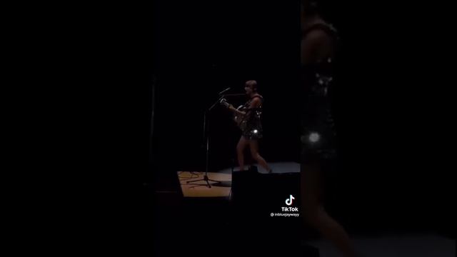 Taylor Swift Performing Anti Hero For The First Time At 1975 Concert #taylorswift #antihero