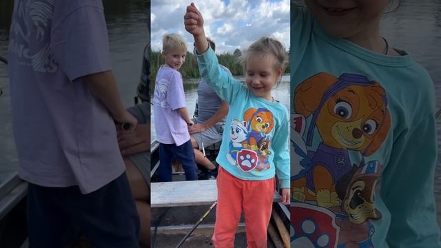 На рыбалке #дочки #многодеточки #лето#мамаблогер#рыбалка#селигер#многодетнаясемья смотреть онлайн