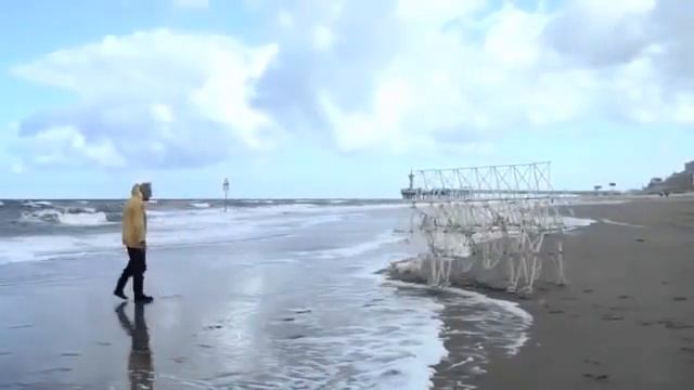 Тео Янсен и его ветряные монстры! Beach Creatures - Theo Jansen and his Strandbeests смотреть онлайн