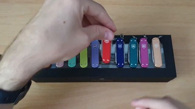[REVIEW] Victorinox - CLASSIC COLORS | ALOX (Swiss Army Knives) смотреть онлайн