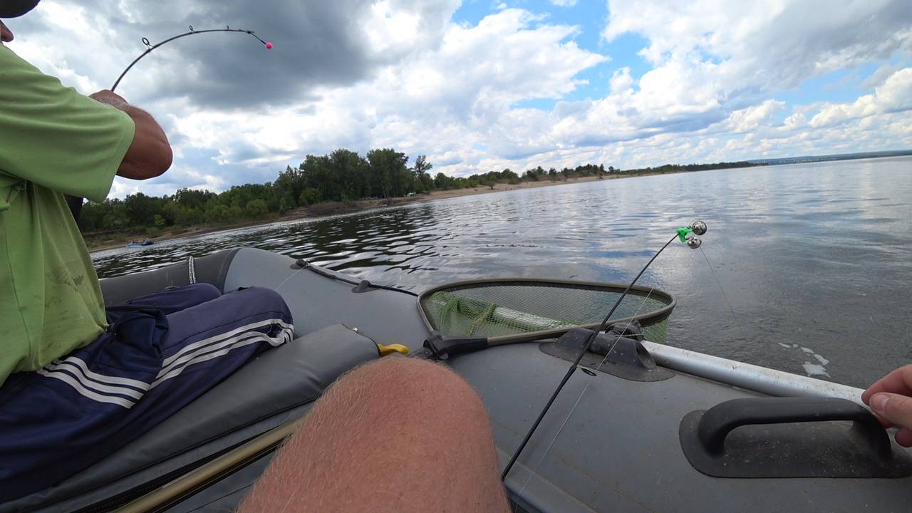 ТАКУЮ РЫЖУЮ Я ЕЩЁ НЕ ЛОВИЛ. Рыбалка на Волге смотреть онлайн