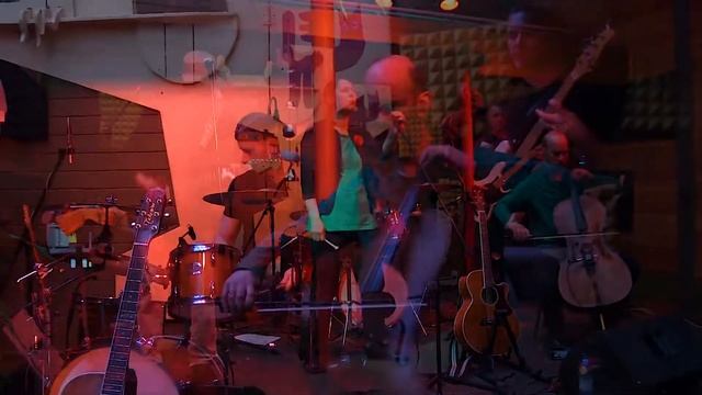 Теуникова & Композит - Гагарин жив! LIVE смотреть онлайн