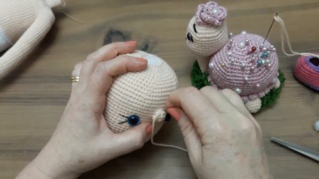 AMİGURUMİ YENİ BAŞLAYANLAR İÇİN KOLAY BEBEK 5. BÖLÜM смотреть онлайн