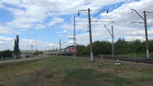 Первый рейс новой "Таврии" - электровоз ЭП20-028 с поездом №174М Москва-Евпатория. смотреть онлайн