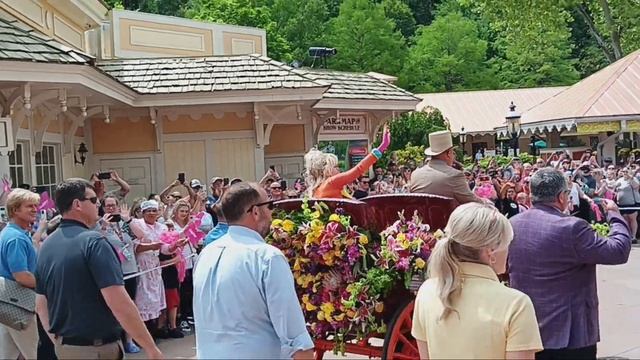 Dolly parade may 13, 2023 смотреть онлайн