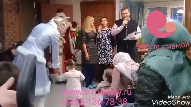 и дед Мороз не удержался и пустился в пляс смотреть онлайн