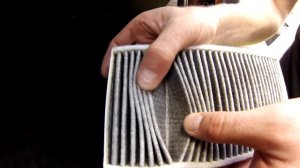 BMW X1 F48 (2016): Замена салонного фильтра