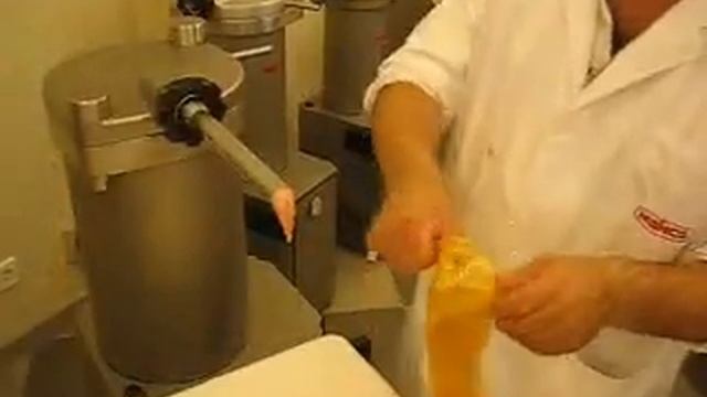 EM30 fine emulsion sausage filler / Колбасный наполнитель смотреть онлайн