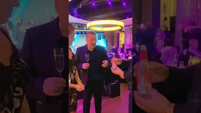 Ярко желтые очки ! смотреть онлайн