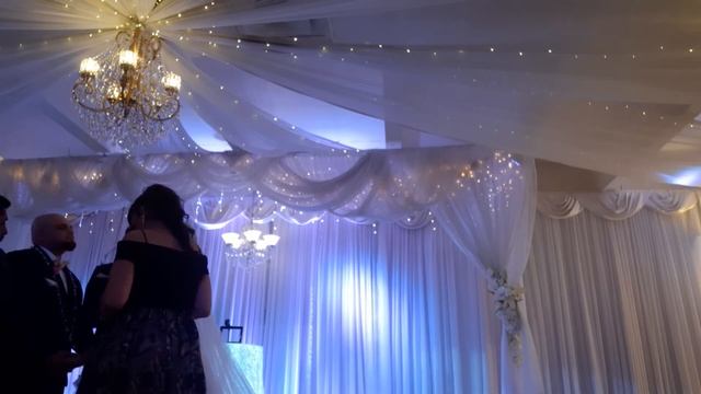 Couple Exchanges Vows at Beautiful Imperial Design Hall Lake Destiny with Arras y Lazos смотреть онлайн