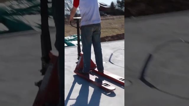 Чем занимаются НАСТОЯЩИЕ МУЖЧИНЫ... #shorts смотреть онлайн