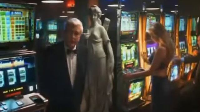 Leslie Nielsen in the PAF Casino смотреть онлайн
