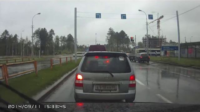 Несоотвествие знака и светофора смотреть онлайн