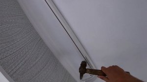 Карнизы с креплением к потолку.