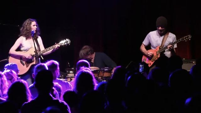 Edie Brickell and New Bohemians at The Kessler in Dallas смотреть онлайн