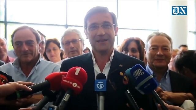 Passos Coelho canta "Amigos para Sempre" смотреть онлайн