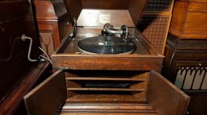 Last Night On The Back Porch. Paul Whiteman & Orchestra. Zonophone 78rpm. HMV 103 Gramophone