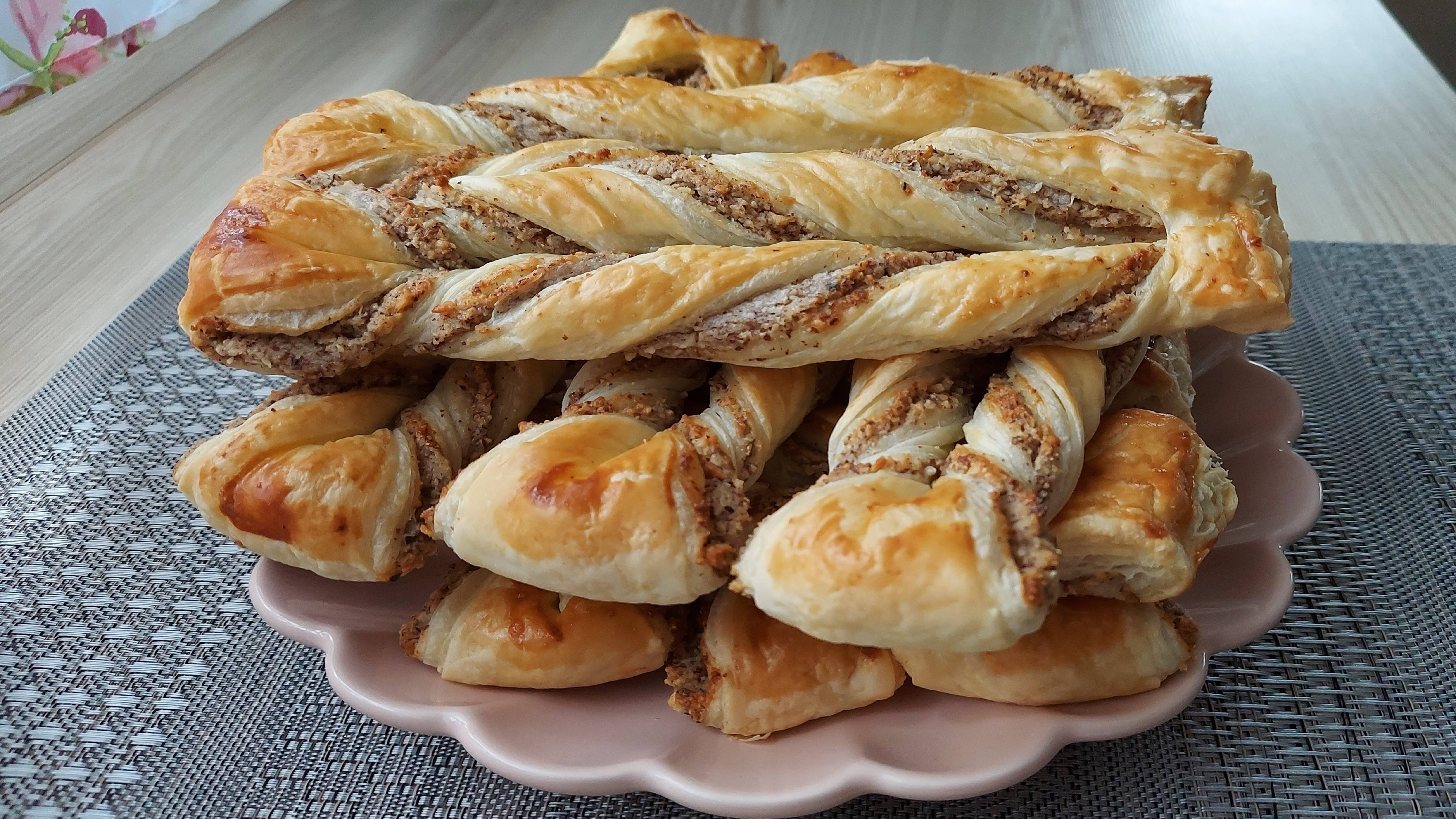 Быстрая выпечка из готового слоеного теста с ореховой начинкой! смотреть онлайн