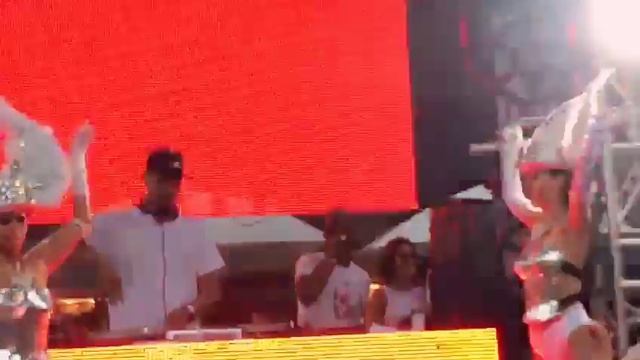 Pool party last week SLS hotel смотреть онлайн