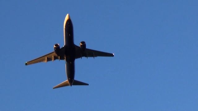 [HD] Ryanair Boeing 737-800 head-on takeoff at Tampere-Pirkkala Airport RWY 24 [June 18, 2013] смотреть онлайн