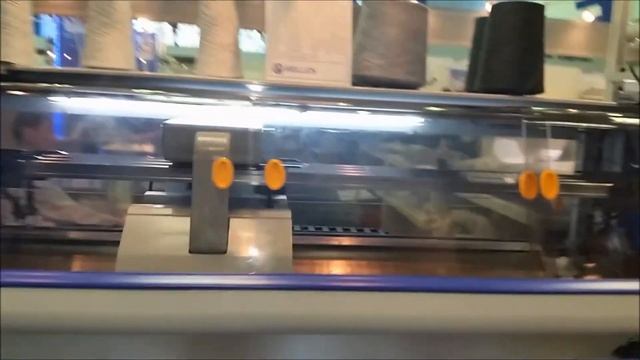 Компьтеризированная двухсистемная плосковязальная машина c одной кареткой смотреть онлайн