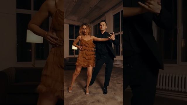 Sway / cha cha cha dance