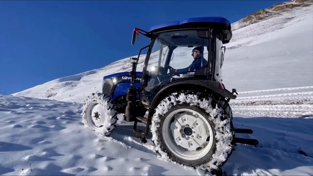 Трактор МТЗ или Амерканец NEW HOLLAND по Снегу смотреть онлайн