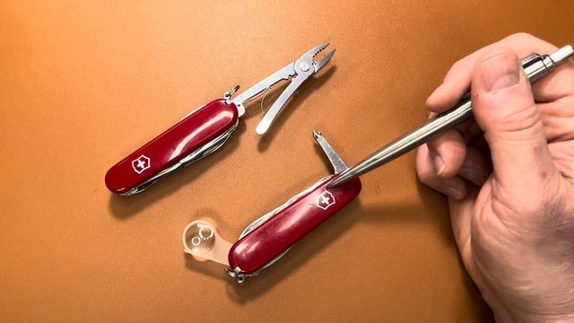 Victorinox SWISSCHAMP, Deluxe Tinker, EXPLORER. My 3 Favorite Swiss Army Knives