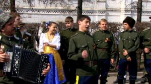 ЕРМАКОВЫ ЛЕБЕДИ. Под окном широким.