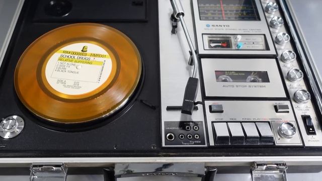 Interesting things in cases #1 : Sanyo G-2615N смотреть онлайн