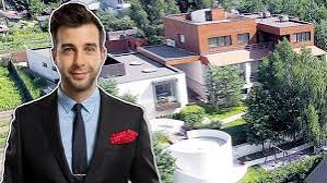 Как живет Иван Ургант и сколько он зарабатывает