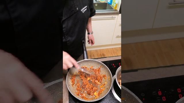 RUDIS KOCHSTUDIO heute ESTERHAZY RINDSSCHNITZEL mit dicken Nockerln 😋😋😋 смотреть онлайн