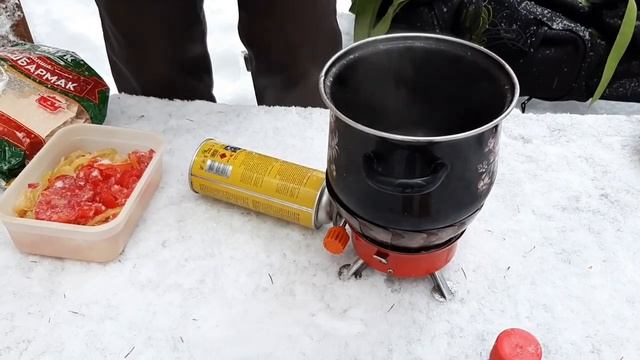 БЕШБАРМАК С РЫБОЙ СИГ. ЗИМОЙ. В ЛЕСУ. смотреть онлайн