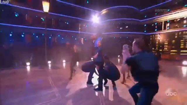 (HD) Frankie Muniz and Witney Carson - Dancing With the Stars Semifinals Week 9 смотреть онлайн