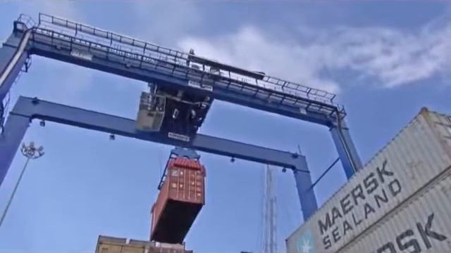 Контейнерный кран на пневмоколесном ходу RTG компании БАЛТКРАН. RTG crane of BALTKRAN смотреть онлайн