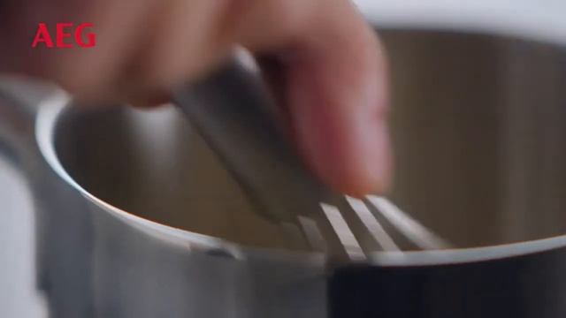 Chef Davide Oldani SteamPro: Nasello al vapore, vino bianco e caviale D'O. смотреть онлайн