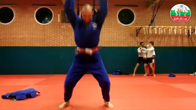 Javi Delgado Ichiban y Suples Ball adaptado al Judo con agarré de kimono. смотреть онлайн