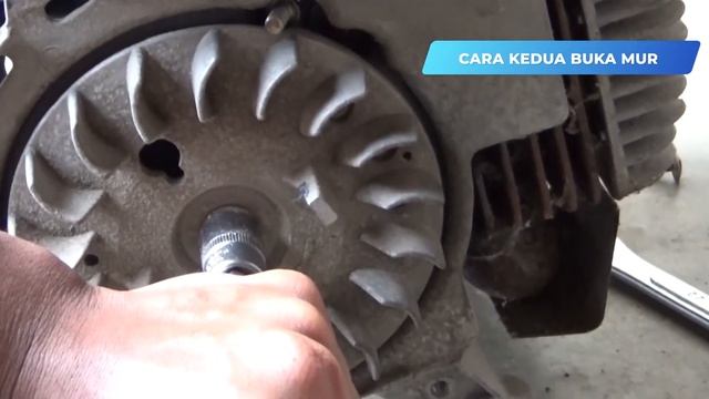 Cara membuka flywheel genset 2 tak secara sederhana смотреть онлайн