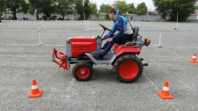 Предэкзаменационная тренировка трактор КМЗ 012, категория В. смотреть онлайн