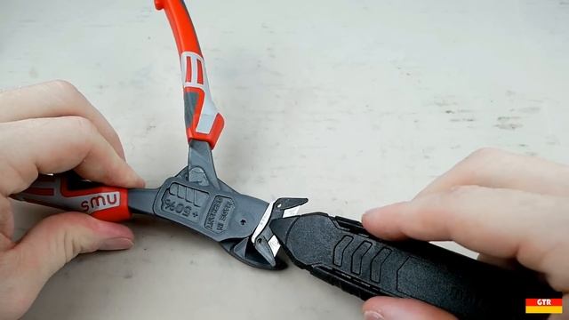Pivoting Joint Side Cutter Showdown смотреть онлайн