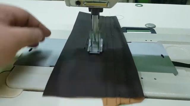 Двухигольная швейная машина тяжелого класса Juki LU-2860A. Расстояние между иглами 12 мм. смотреть онлайн