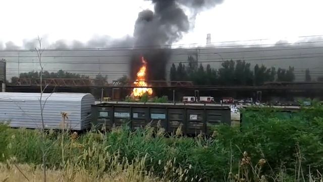 Волгоград. Пожар на заводе Красный Октябрь 23.06.2015 смотреть онлайн